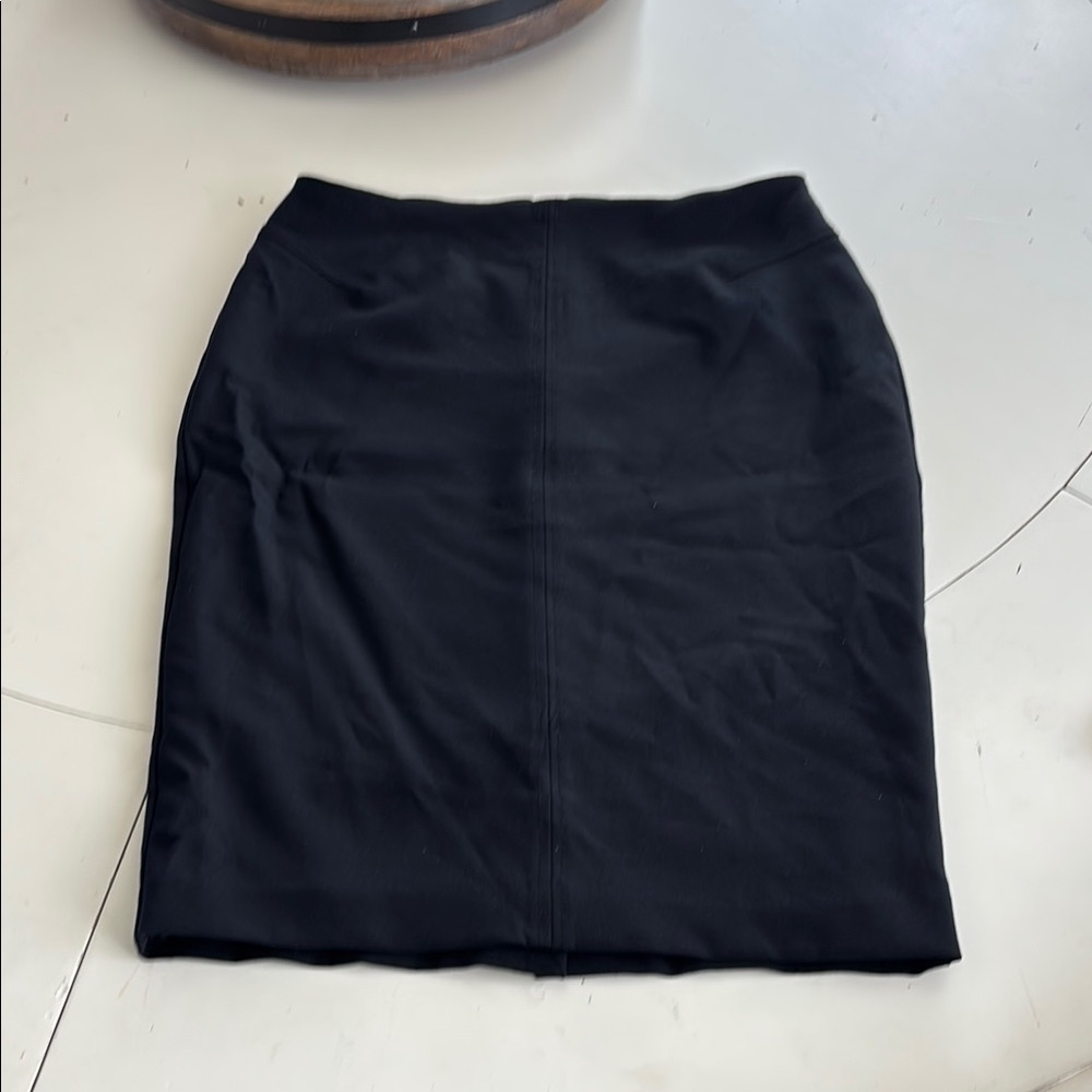 🌺White House Black Market Black Knee-Length Pencil Skirt